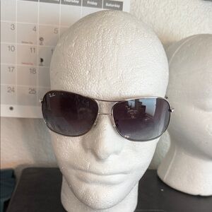 Ray-Ban Silver Metal Aviator Sunglasses with Dark Gradient Lenses